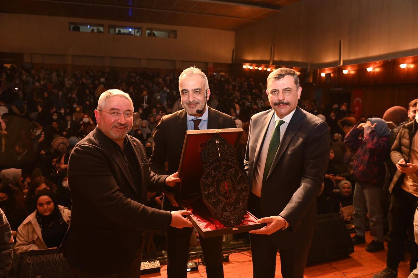 BEKÄ°R DEVELÄ°, SEVENLERÄ°YLE BULUÅžTU